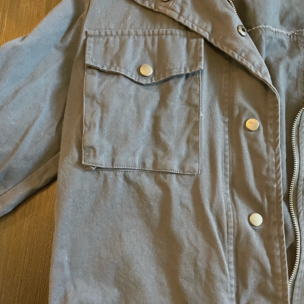 Like new cropped jacket, grey color. Size XL
